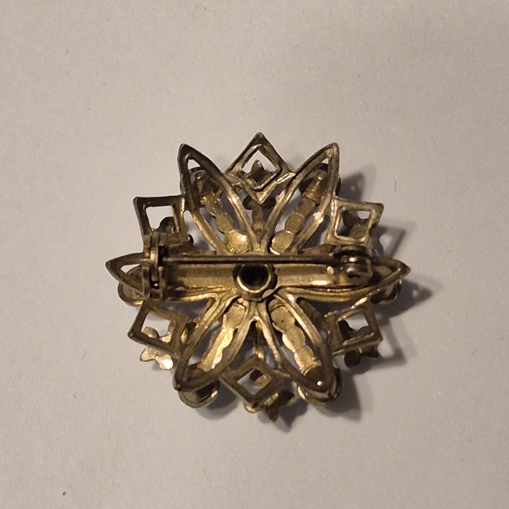 Elegant Blue and Gold Tone Pin - Picture 3 of 4